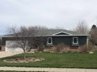 6 Cottonwood Pl, Kearney, NE 68845