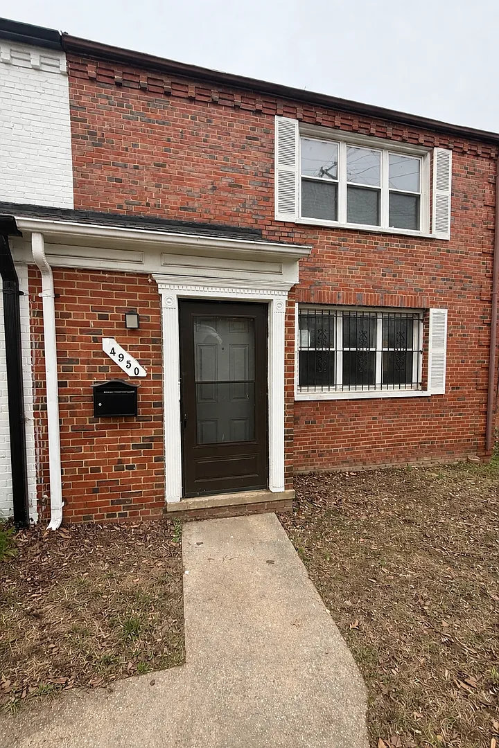 4950 Just St NE photo 1