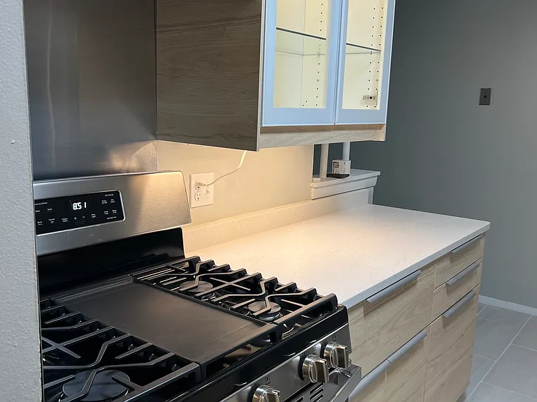 3346 S Whitnall Ave #13 — Photo 3