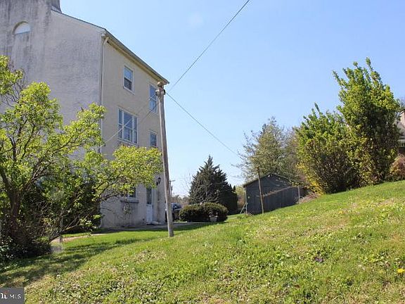 3rd image of 281 E Matsonford Rd