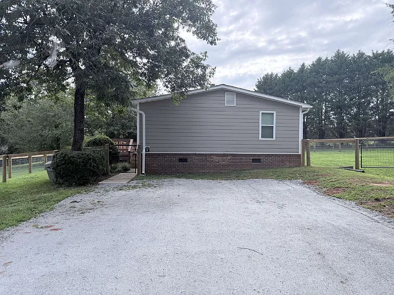 129 Redwood Ln — Photo 37