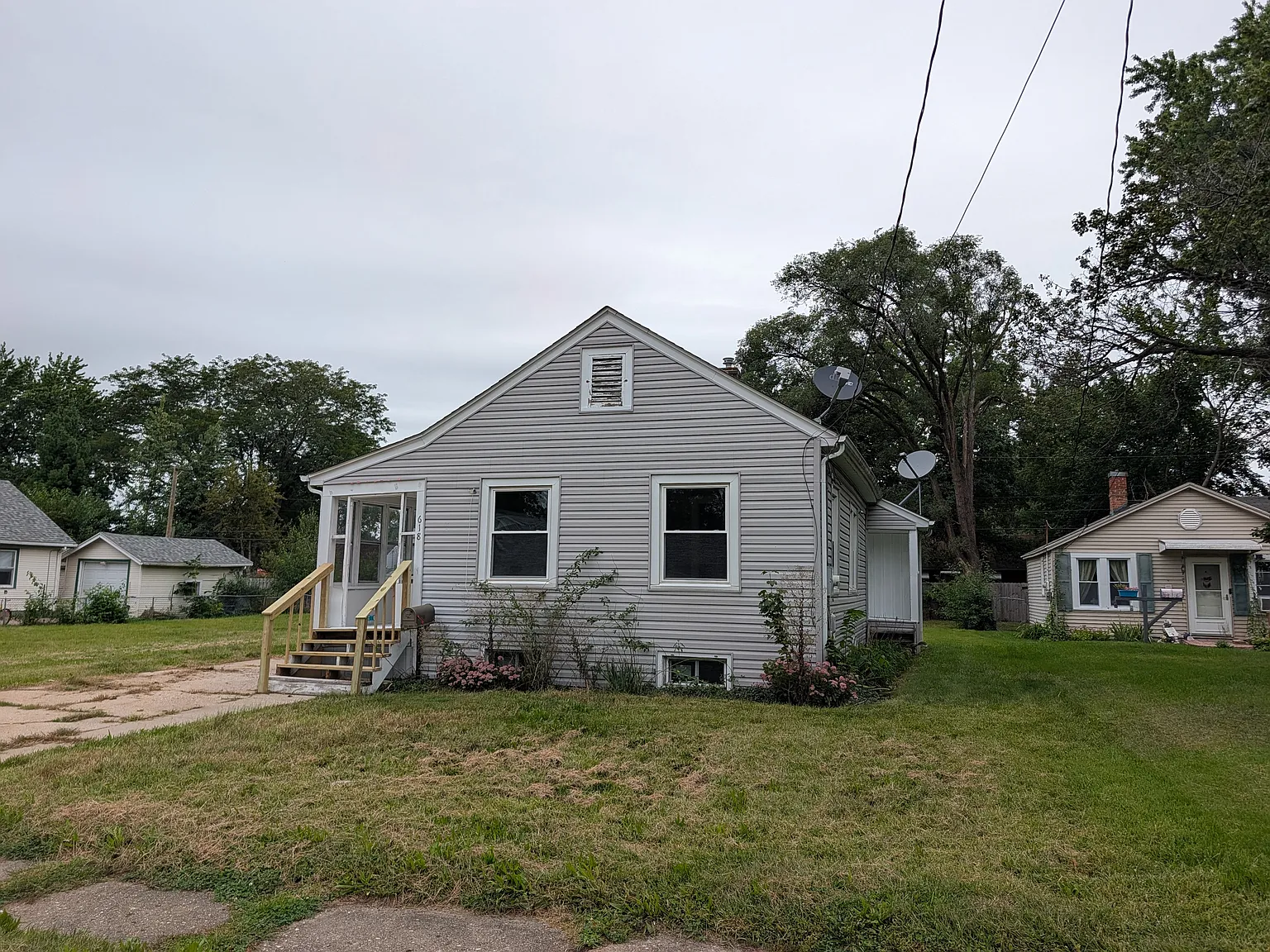 3 bed, 1025 sqft, $1,700 — Photo 2