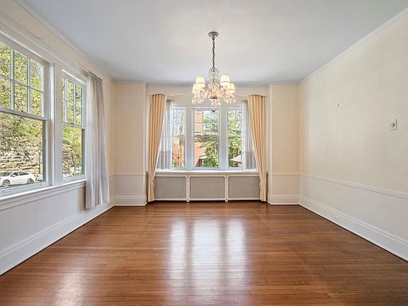 3rd image of 4208 Parkman Ave Room 1