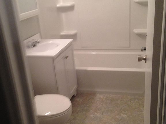 4th image of 2218 S Henry St
