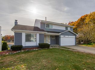 4851 Shoreline Blvd, Waterford, MI 48329