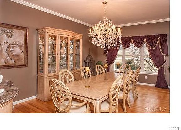 Incredibly sophisticated dining room.