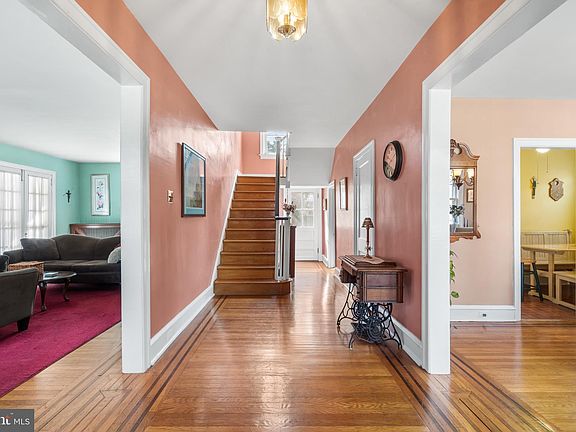 3rd image of 3770 Woodland Ave