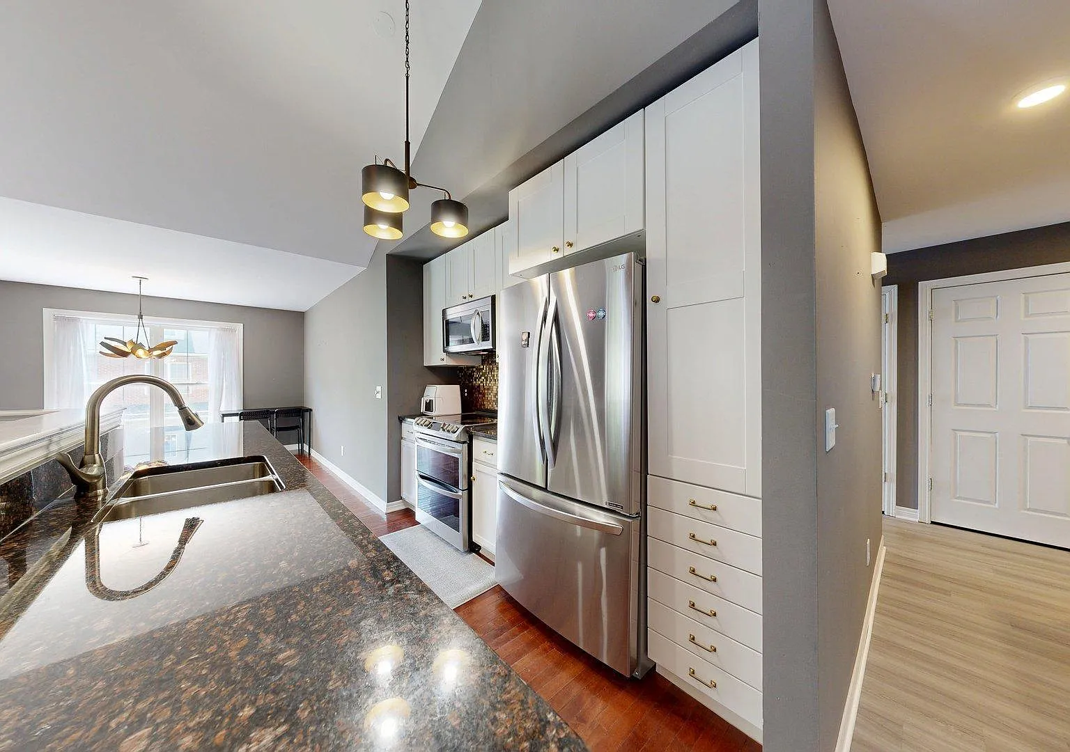 2 bed, 2.0 bath, 1341 sqft, $2,000 — Photo 4