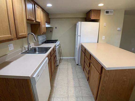 3rd image of 4450 Lowell Blvd APT 4