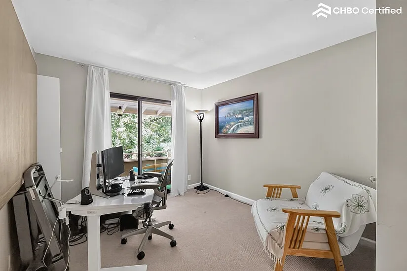 Bedroom/Office/Guest Room (Can Be Configured for Your Needs)