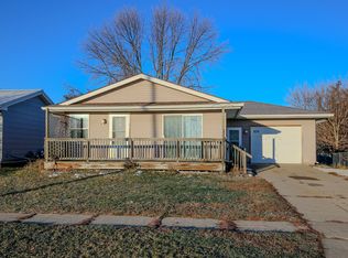 824 S 13th St, Nevada, IA 50201