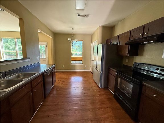 4th image of 1441 Arbor Place Dr