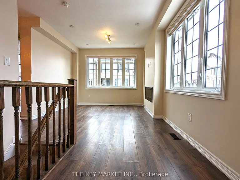 365 Belcourt Cmn — Photo 10