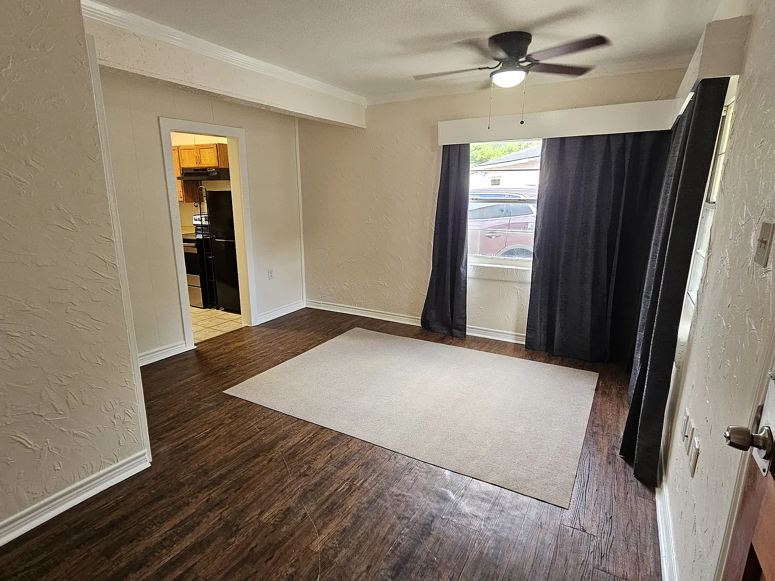 416 Hayes Ct — Photo 3