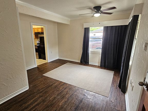 3rd image of 416 Hayes Ct