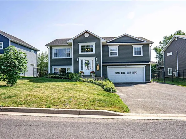 12 Burnett St, Oromocto, NB E2V 0J4