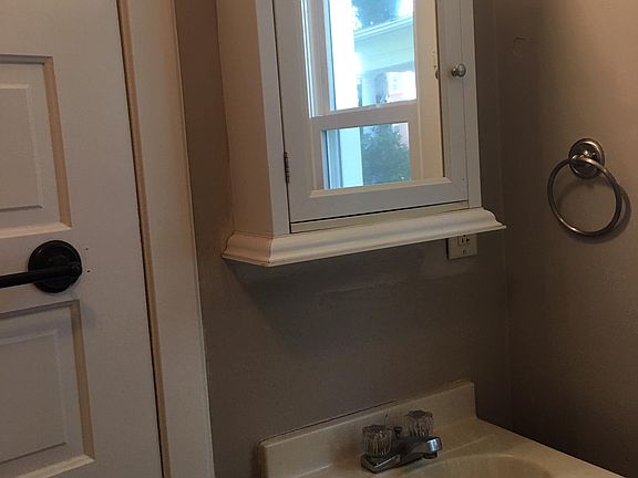 4th image of 1012 N McLean St APT 1
