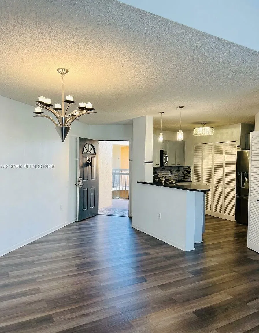 Mediterranean Villas Cond — Photo 4