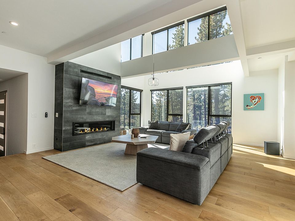 1st image of 11724 Sierra Dr E