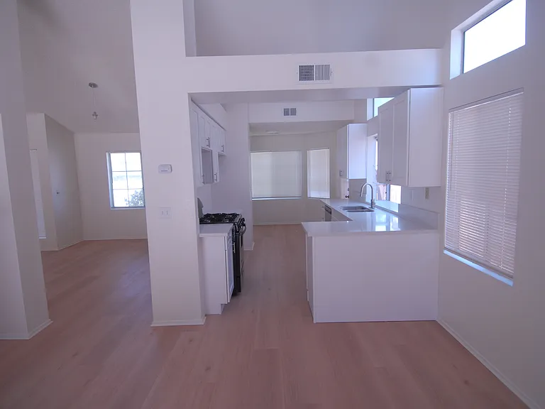 39440 Avignon Ln — Photo 8