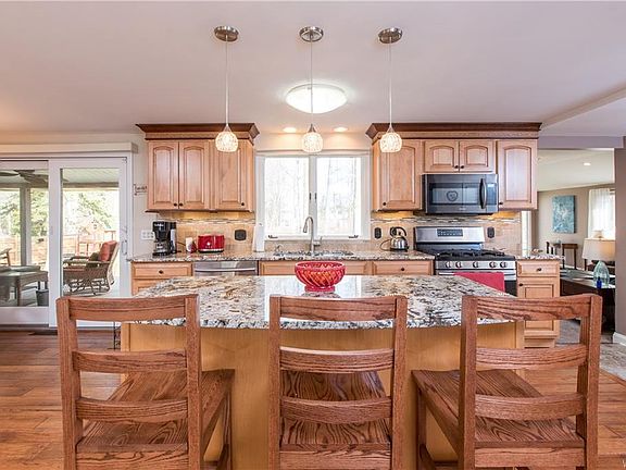 4th image of 84 Sandelwood Ct