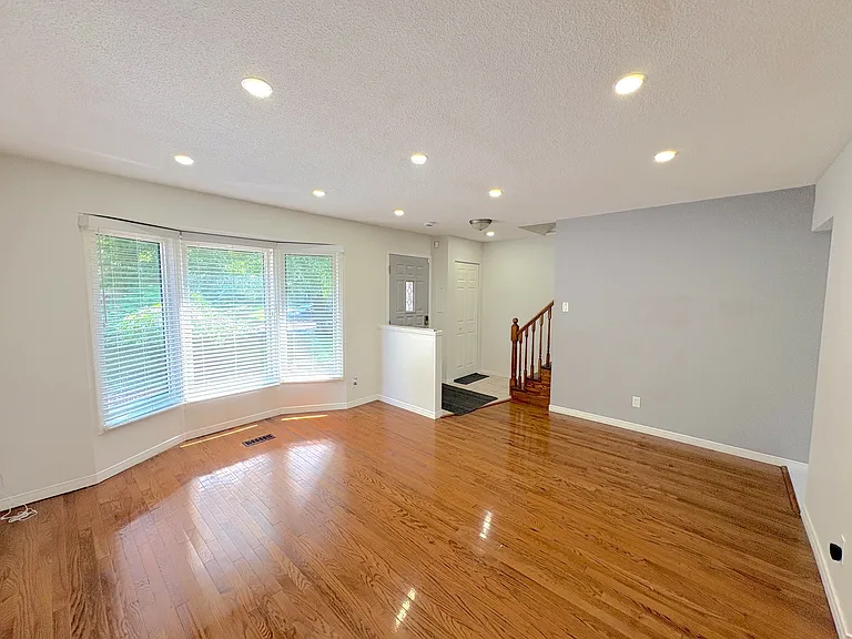 39 Elma St — Photo 6