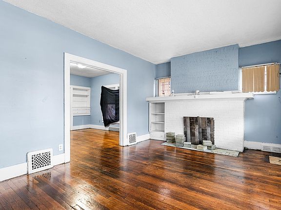 2nd image of 3317 Clairmount St