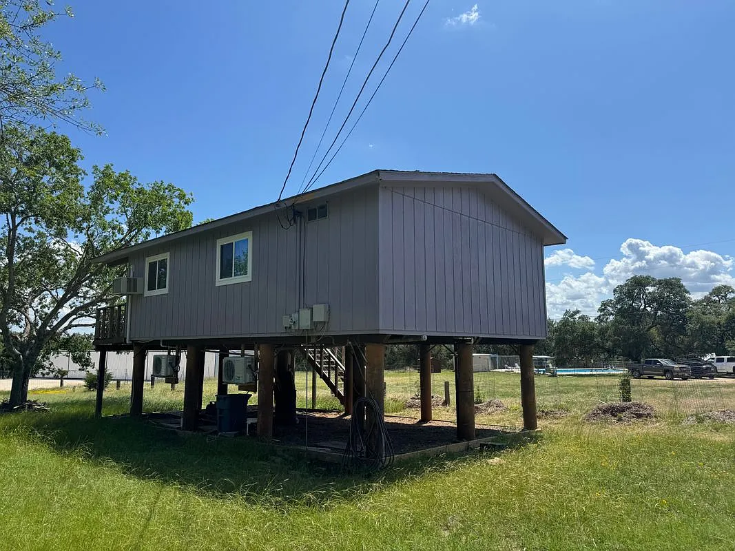 2 bed, 1.0 bath, 640 sqft, $1,700 — Photo 1