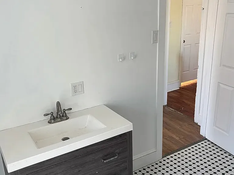 4742 Richmond St #2 — Photo 6