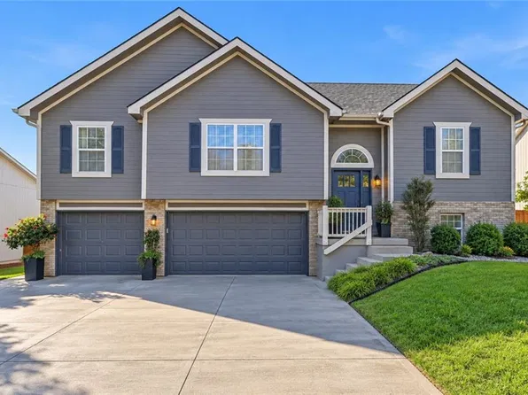 1804 SE Kenwood Dr, Blue Springs, MO 64014