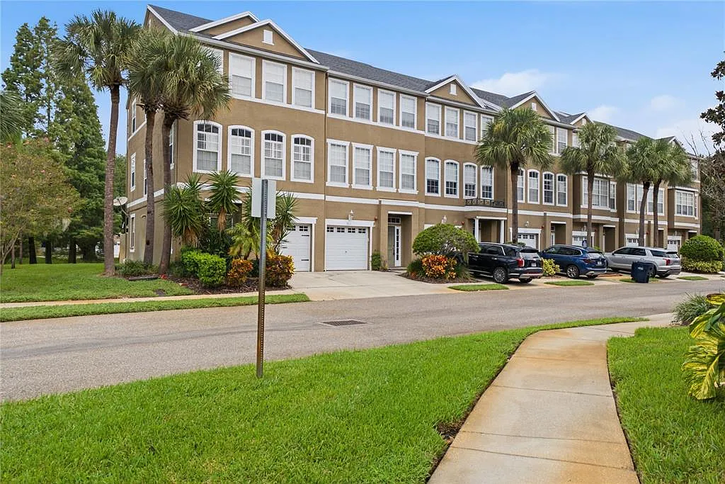 3 bed, 2.5 bath, 1714 sqft, $2,900 — Photo 1
