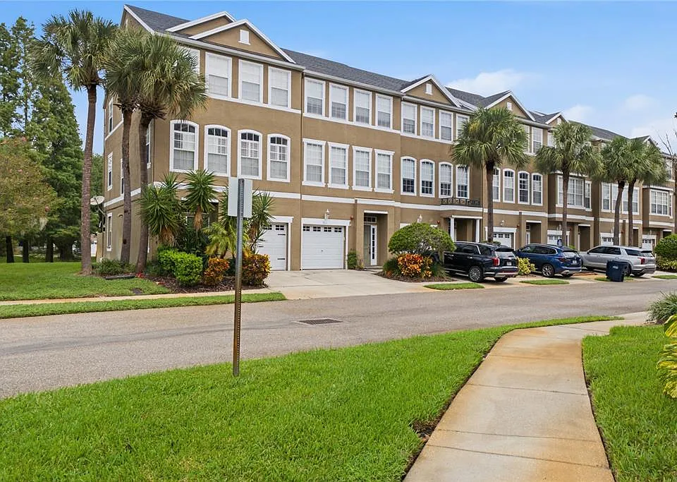 3011 Pointeview Dr