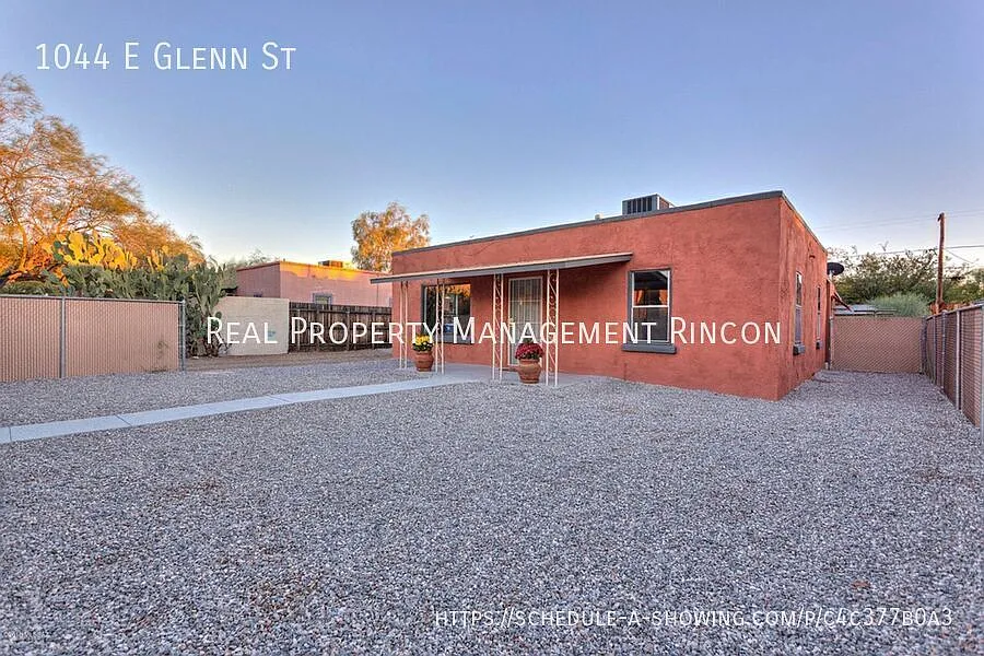 Great 3-Bedroom Close to the UofA! Washer & Dryer Included!! — Photo 2