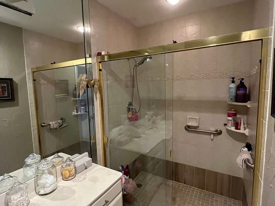 1st image of 1201 S Riverside Dr APT 202