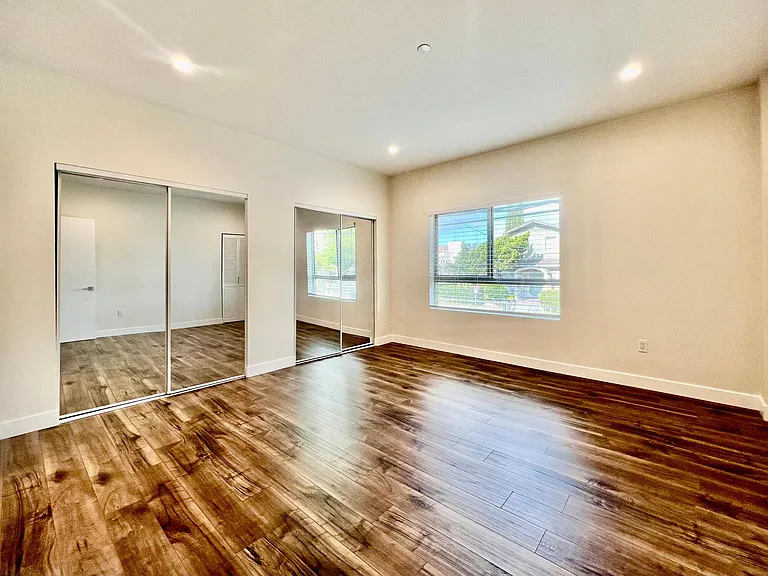 340 N Oxford Ave #202 — Photo 15