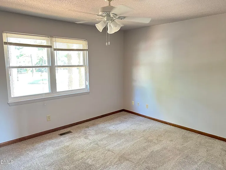 4401 Bleeker Ct — Photo 9