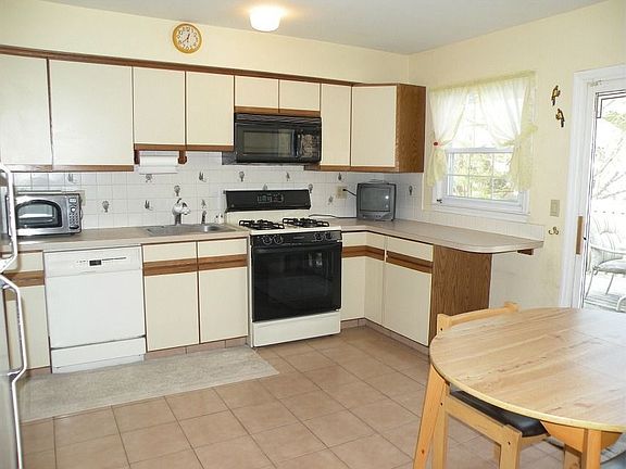 Built-in Microwave, Refrigerator, Gas Stove, Dishwasher