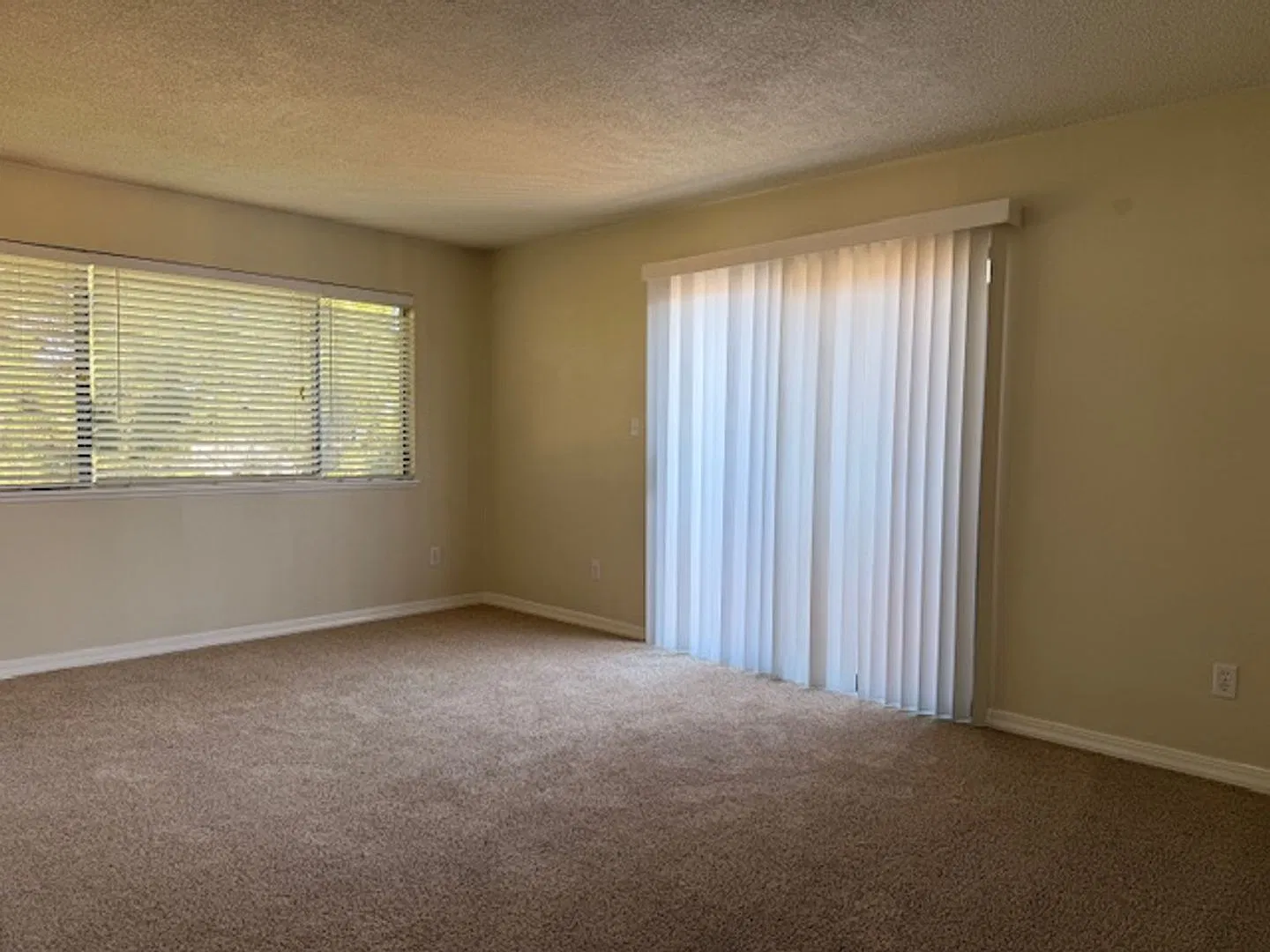 Apartment For Lease — Photo 4