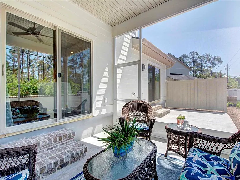 205 Mariners Cir — Photo 15