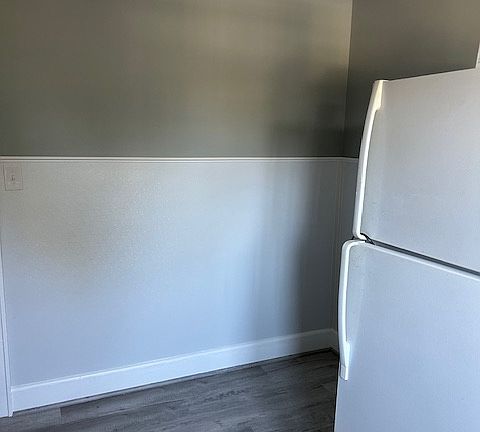 It may not look like it, but there's plenty of room for your table and chairs in this eat in kitchen