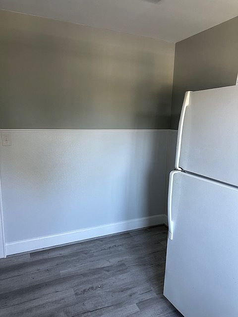 It may not look like it, but there's plenty of room for your table and chairs in this eat in kitchen