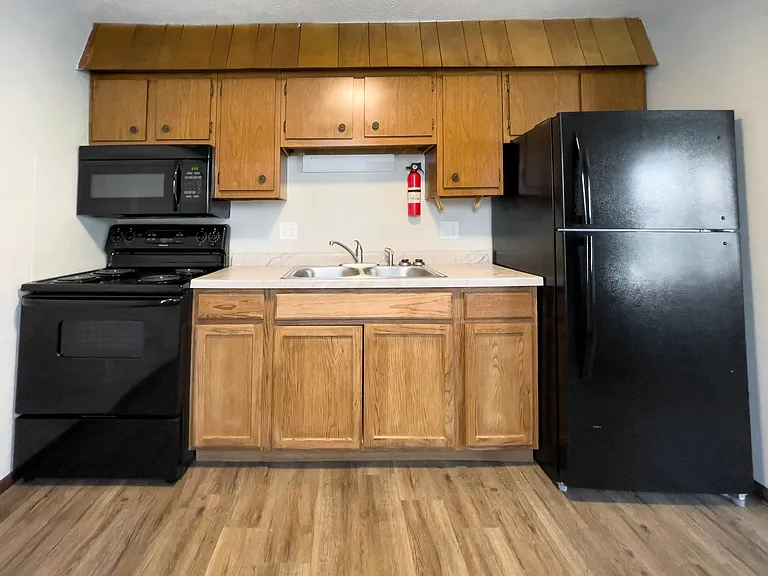 East Memorial Apartments — Photo 68