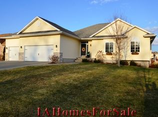 460 Landau St, Robins, IA 52328
