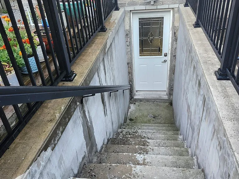 56 Barnes Dr — Photo 2