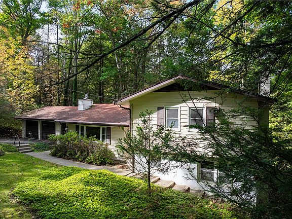 2nd image of 460 Beartown Rd