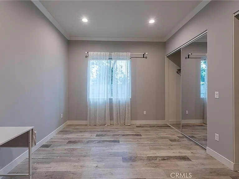 6940 Peach Ave — Photo 31