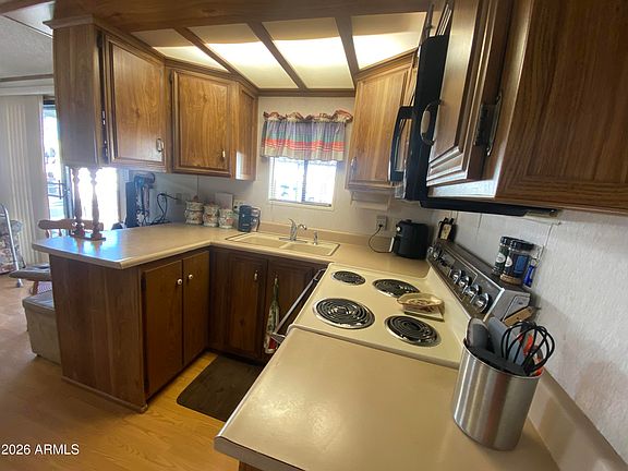 4th image of 1328 W Inuit Avenue