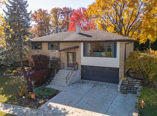 15340 Maple Dr, Oak Forest, IL 60452