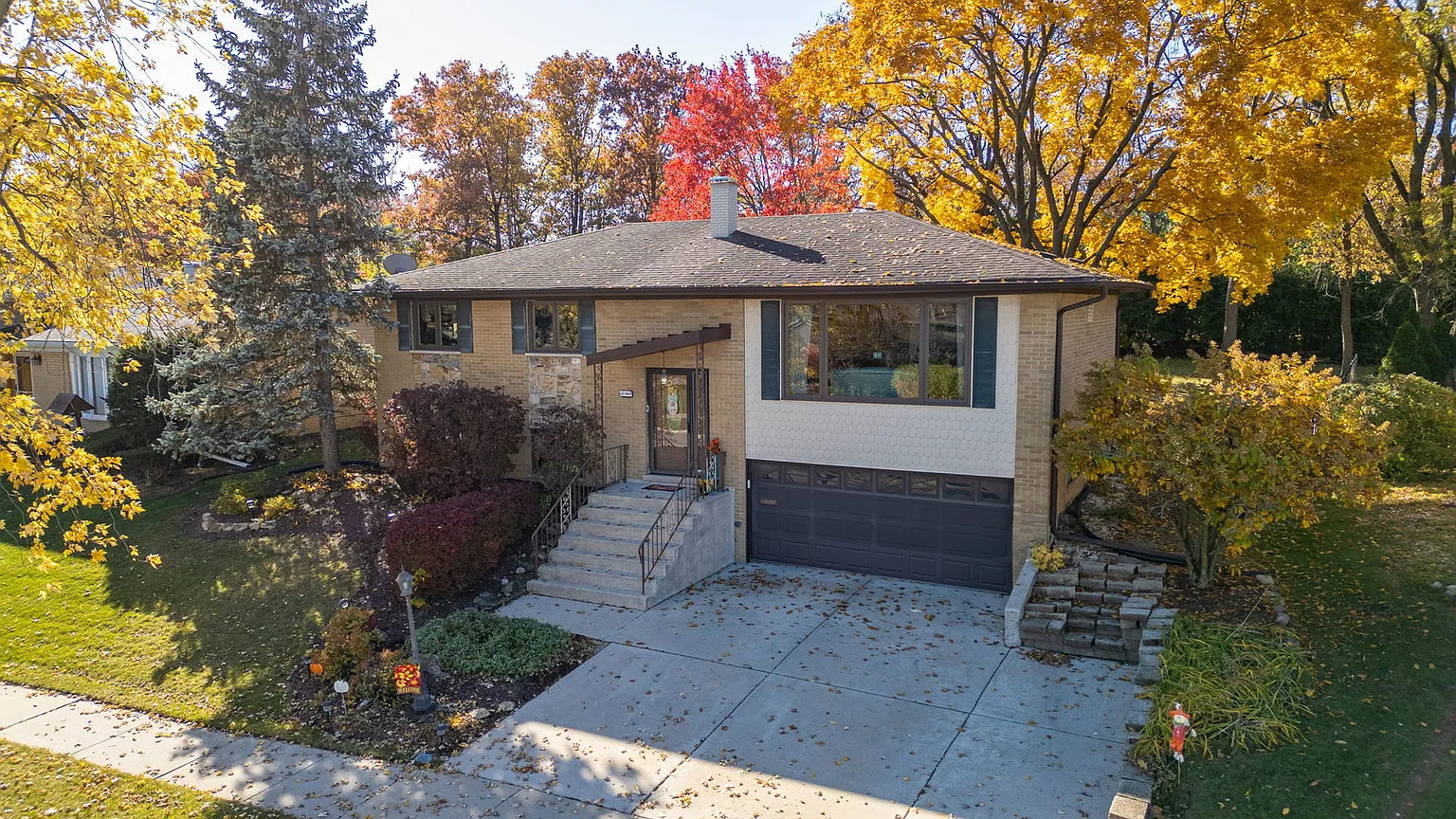 15340 Maple Dr photo 1