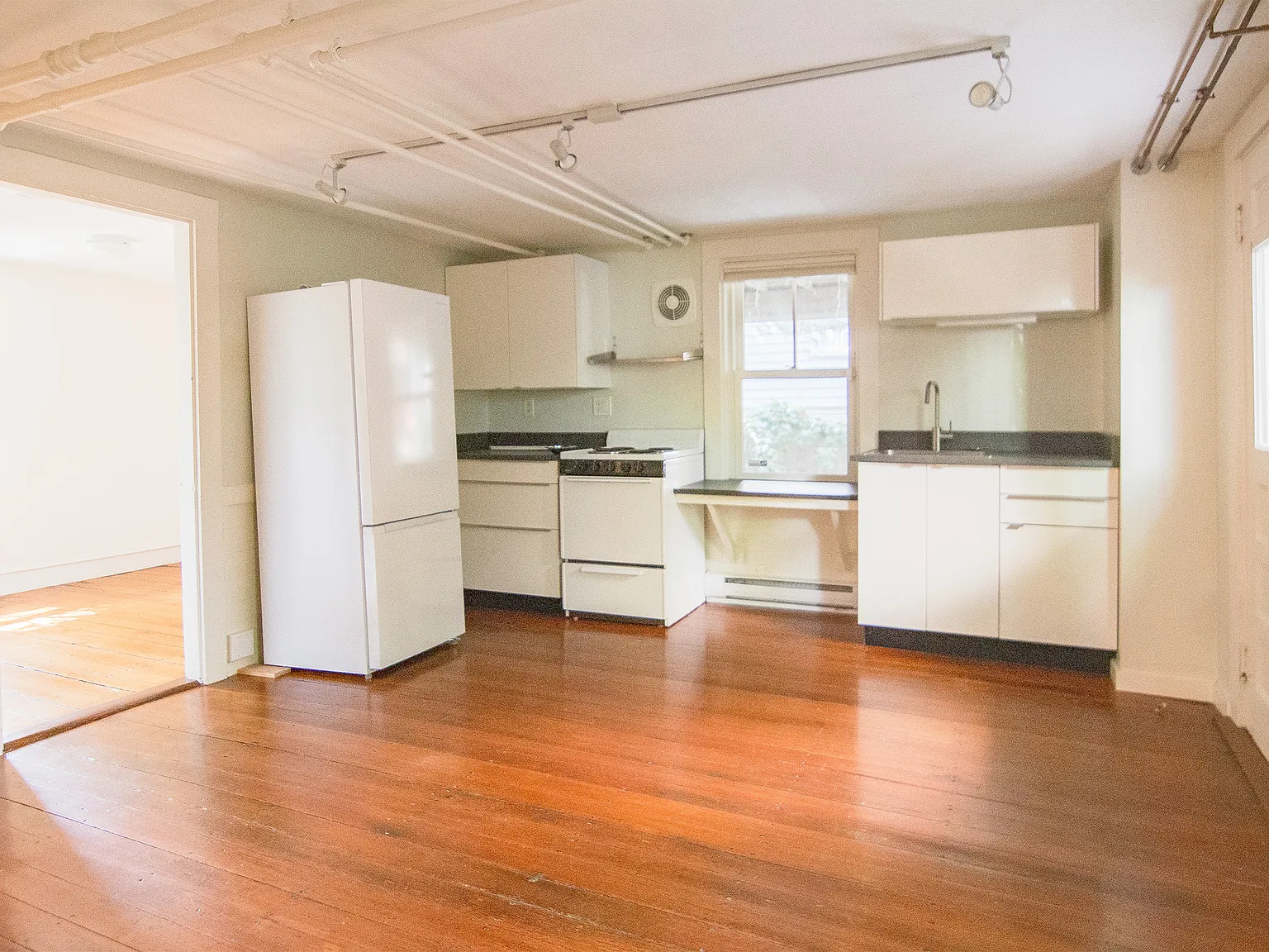 1 bed, 375 sqft, $2,200 — Photo 3